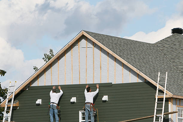Professional Siding Installation technician working in Thorndale, TX